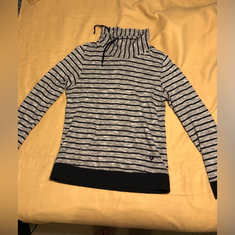 Sperry navy and grey long sleeved shirt